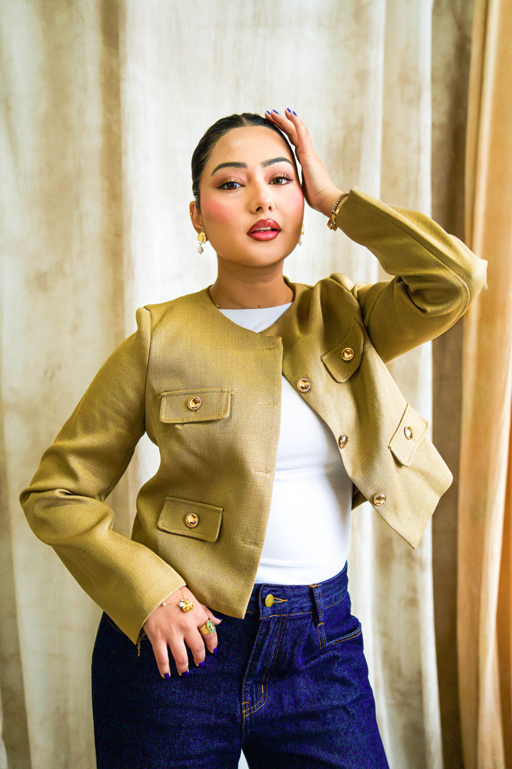 Shell Pearl Stud Earrings - Image 3